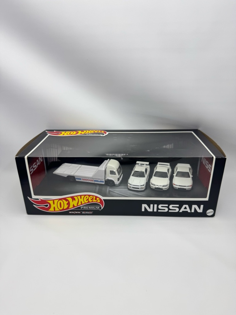 Hot Wheels Premium Nissan Skyline Diorama Set